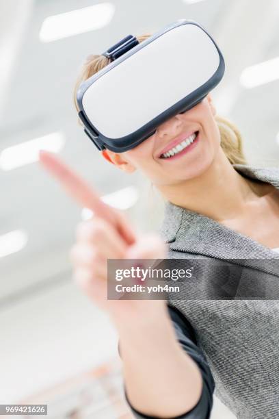 in virtual reality & warehouse manager - yoh4nn stock pictures, royalty-free photos & images