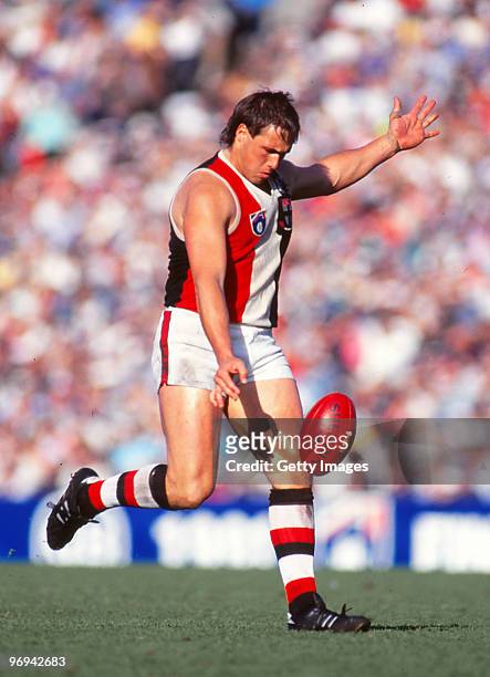 Tony Lockett of the Saints kicks during the AFL 2nd Elimination Final match on September 8, 1991 in Melbourne, Australia.