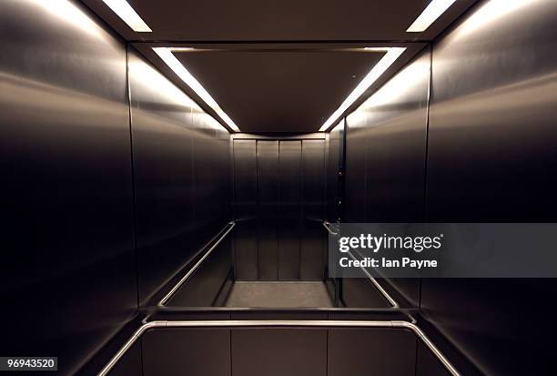 elevator - lift stockfoto's en -beelden