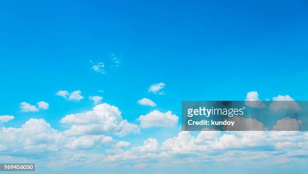 blue sky with fluffy clouds in summer season. - cumulus 個照片及圖片檔