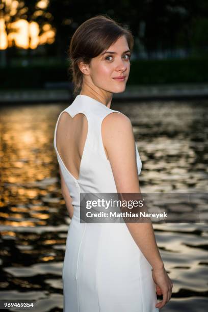 839 Liv Lisa Fries Fotos Und Hochaufl sende Bilder Getty Images 839-liv-lisa-fries-fotos-und-hochaufl-sende-bilder-getty-images