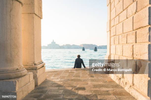 tourist admiring the view in venice, italy - punta della dogana stockfoto's en -beelden