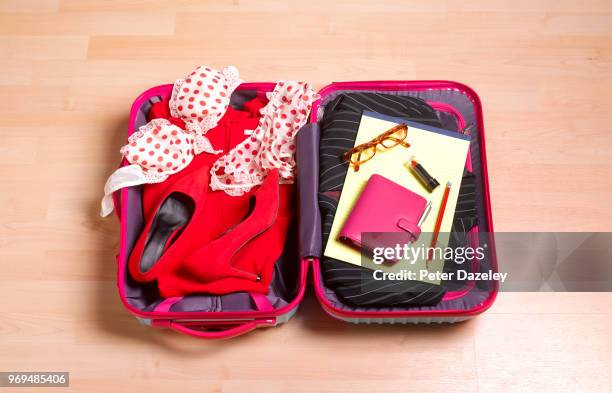 business woman packing for sales conference - female likeness fotografías e imágenes de stock