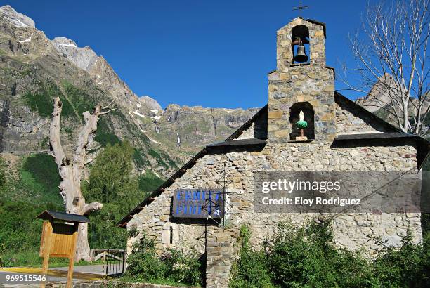 valle de pineta - pineta fotografías e imágenes de stock