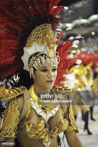 Member of Beija Flor Samba School dances during Rio de Janeiro's Carnival Champions Parade at Marques de Sapucai Sambodrome on February 21, 2010 in...