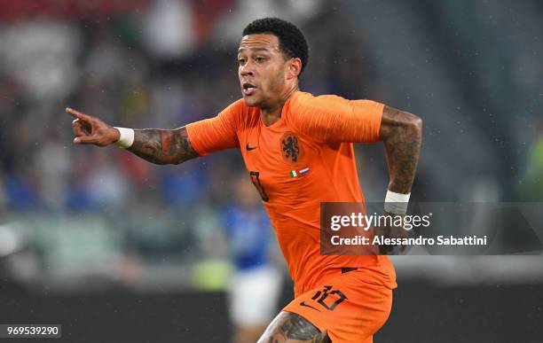 Menphis Depay of Netherlands looks on during the International Friendly match between Italy and Netherlands at Allianz Stadium on June 4, 2018 in...