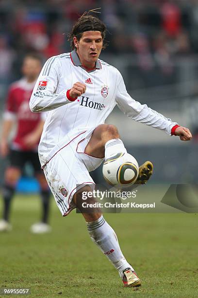 Mario Gomez of Bayern runs with the ball during the Bundesliga match between 1. FC Nuernberg and FC Bayern Muenchen at Easy Credit Stadium on...