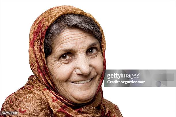 alte frau mit kopftuch - arab old woman stock-fotos und bilder
