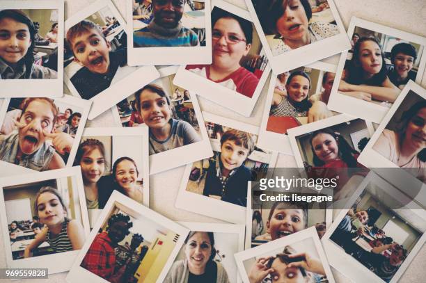 l’école les enfants portraits instantanés - souvenirs photos et images de collection