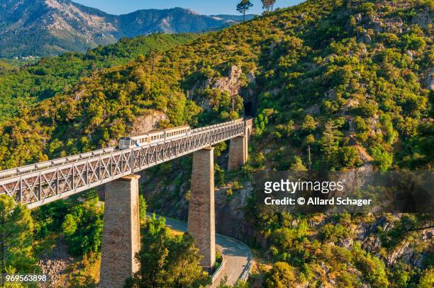 train crossing eiffel viaduct in vecchio corsica - corse fotografías e imágenes de stock
