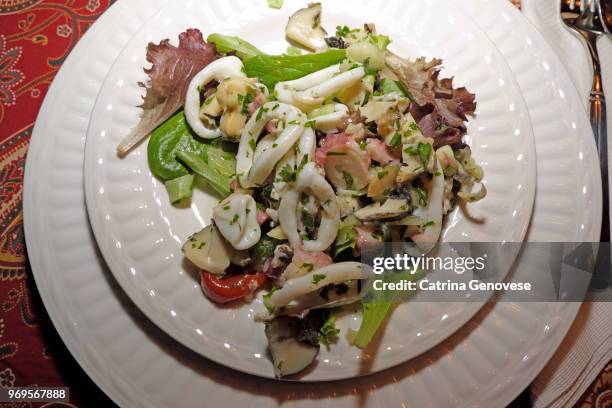 seafood salad with italian bread on the side served on christmas eve as part of the feast of the seven fishes. - side salad fotografías e imágenes de stock