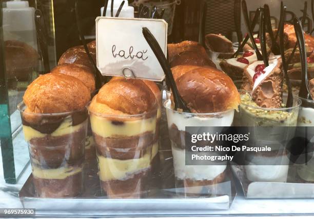 baba au rum - rum baba stock pictures, royalty-free photos & images