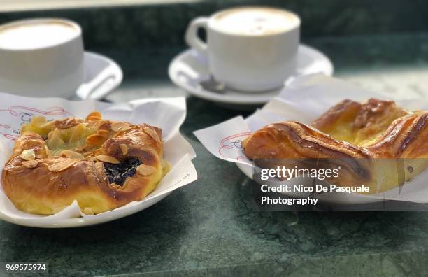 breakfast time - roma capucino stock pictures, royalty-free photos & images