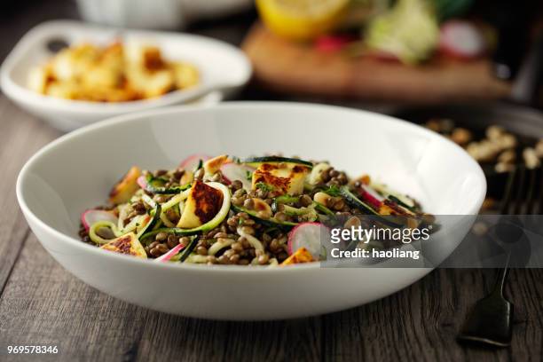 healthy lentil and courgette noodles salad with grilled halloumi cheese cubes - haoliang stock pictures, royalty-free photos & images