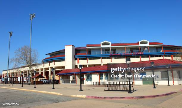 lawrence – dumont-stadion - denis tangney jr stock-fotos und bilder