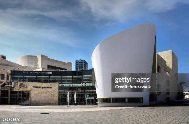 tel aviv performing arts center plaza in downtown tel aviv, israel. march 14, 2018 - centro de artes e espetáculos imagens e fotografias de stock