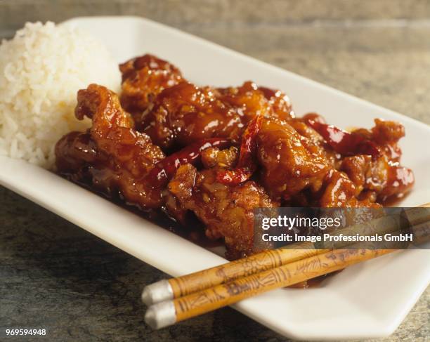 general tso chicken(sweet-and-sour chicken, china) - pollo agridulce fotografías e imágenes de stock