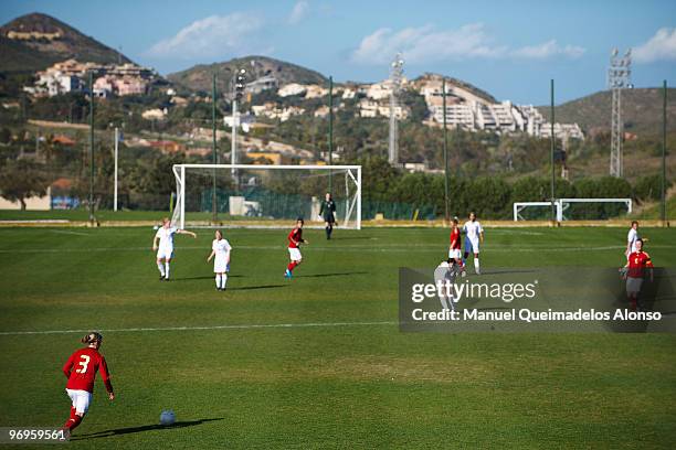 Tabea Kemme of Germany runs with the ball during the Women's international friendly match between Germany and England on February 22, 2010 in La...