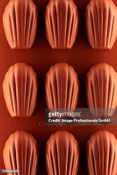 madeleine rubber moulds - silikone stock pictures, royalty-free photos & images