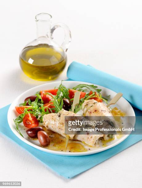 swordfish and pesto rolls with a tomato and rocket salad - side salad fotografías e imágenes de stock