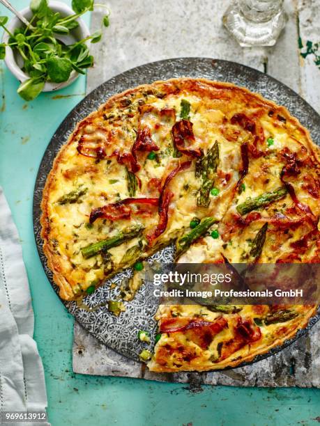 pea, pancetta and herb tart - asparagus fern stock pictures, royalty-free photos & images