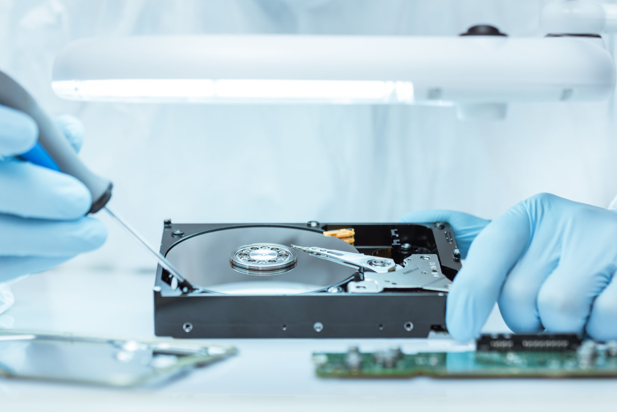 data recovery technician