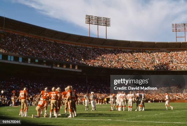 The San Francisco 49ers and the Atlanta Falcons pause during a National Football League game played on November 23, 1986 at Candlestick Park in San...