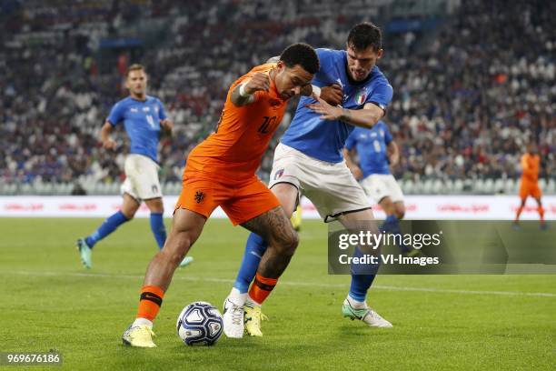 Memphis Depay of Holland, Alessio Romagnoli of Italy during the International friendly match between Italy and The Netherlands at Allianz Stadium on...