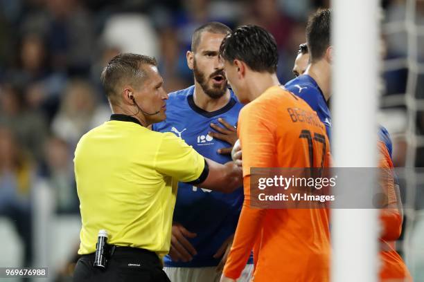 Referee Vladislav Bezborodov, Leonardo Bonucci of Italy, Steven Berghuis of Holland during the International friendly match between Italy and The...