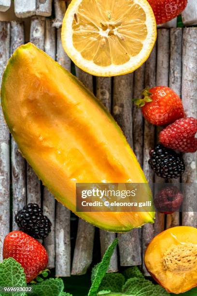 colorful fruit - frutta stockfoto's en -beelden