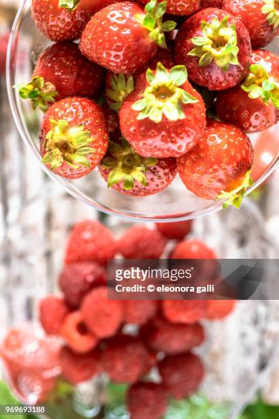 colorful fruit - frutta stockfoto's en -beelden