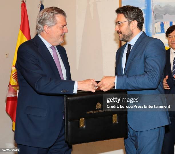 Former Spanish Culture and Sports Minister Inigo Mendez de Vigo and the new Spanish Culture and Sports Minister, Maxim Huerta during the traditional...