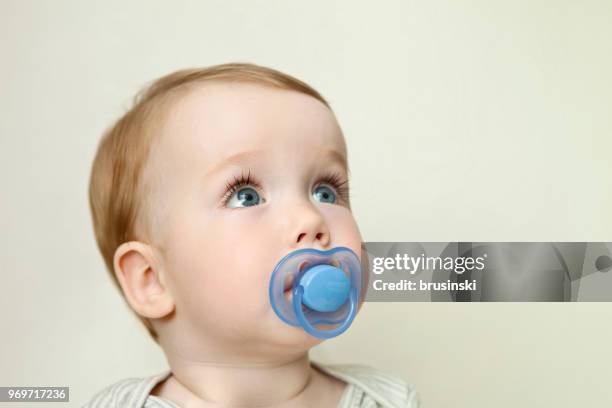 5 795点の赤ちゃん おしゃぶりのストックフォト Getty Images 5 795点の赤ちゃん おしゃぶりのストックフォト Getty Images