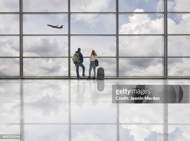 couple on airport - passengers departures stock-fotos und bilder