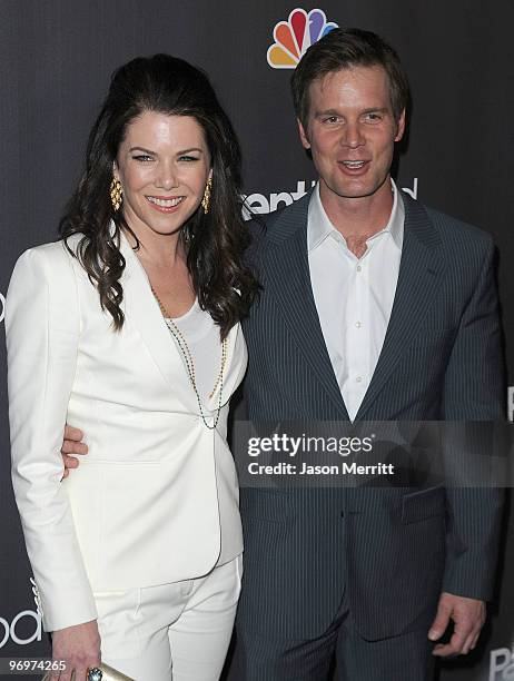 Actress Lauren Graham and actor Peter Krause attend the Los Angeles premiere of "Parenthood" at the Directors Guild Theatre on February 22, 2010 in...