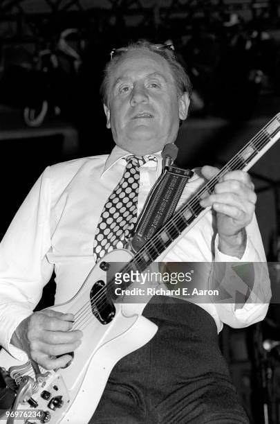 Les Paul performs live on stage in New York in 1977