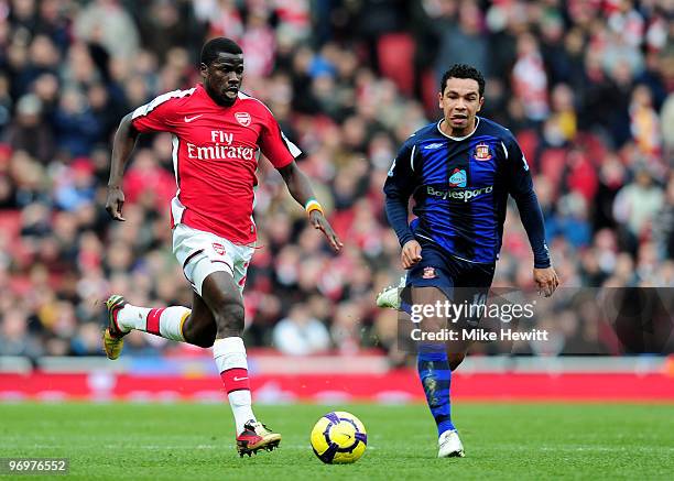 Emmanuel Eboue of Arsenal is chased by Kieran Richardson of Sunderland during the Barclays Premier League match between Arsenal and Sunderland at...