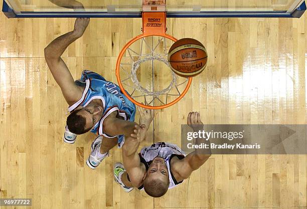 Greg Vanderjagt of the Blaze and Jesse Wagstaff of the Wildcats compete for the rebound during game two of the NBL Semi Final Series betwen the Gold...