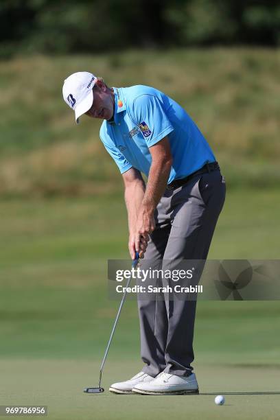 Brandt Snedeker putts on the sixth green during the second round of the FedEx St. Jude Classic at TPC Southwind on June 8, 2018 in Memphis, Tennessee.