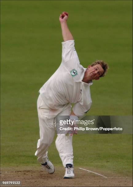 Shane Bond of New Zealand bowls during the tour match between Worcestershire and the New Zealanders at New Road, Worcester, 7th May 2004.