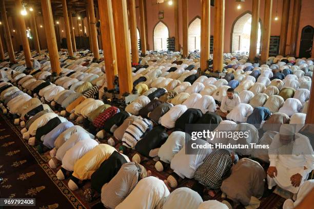 Kashmiri men pray during Jumat-ul-Vida, the last Friday of Islamic holy month of Ramadan inside Jamia Masjid on June 8, 2018 in Srinagar, India....