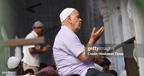 Devotee offers Alvida namaz on the last Friday in the holy month of Ramzan at Bara Imambara on June 8, 2018 in Lucknow, India. Jumut -ul-Wida is the...