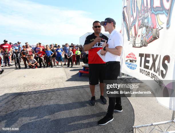 Josef Newgarden, driver of the Verizon Team Penske Chevrolet, visits with the USAC Quarter Midget racing participants during practice for the Verizon...