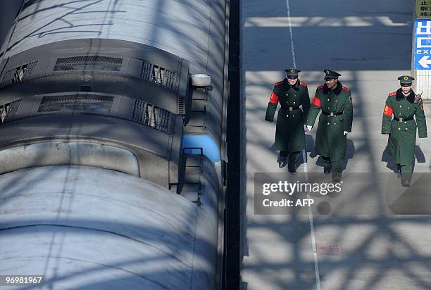 Teeming Platform Teeming Platform Photos and Premium High Res Pictures - Getty Images