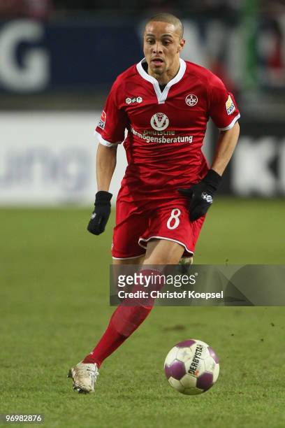 Sidney Sam of Kaiserslautern runs with the ball during the Second Bundesliga match between 1.FC Kaiserslautern and FC St. Pauli at Fritz-Walter...
