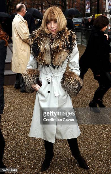 Editor in chief of Vogue Magazine Anna Wintour attends the Burberry Prorsum LFW Autumn/Winter 2010 Women�s wear show at the Parade Ground, Chelsea...