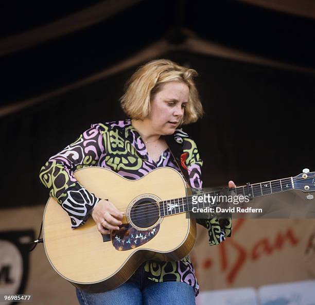 Mary Chapin Carpenter performs on stage at the New Orleans Jazz and Heritage Festival in New Orleans, Louisiana on May 01, 1997.