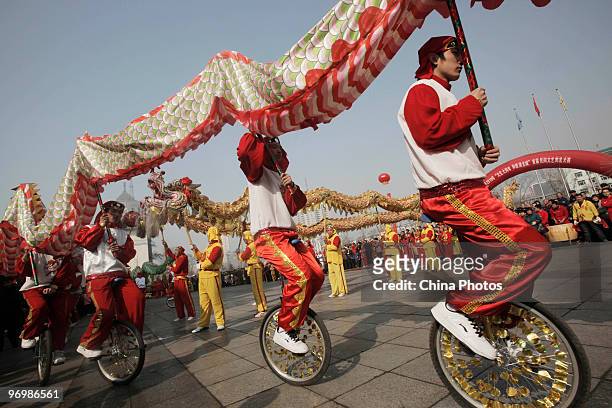 Folk artists perform Dragon Dance during a Folk Dragon Dance Contest which attracted about 40 teams, on February 23, 2010 in Taiyuan of Shanxi...