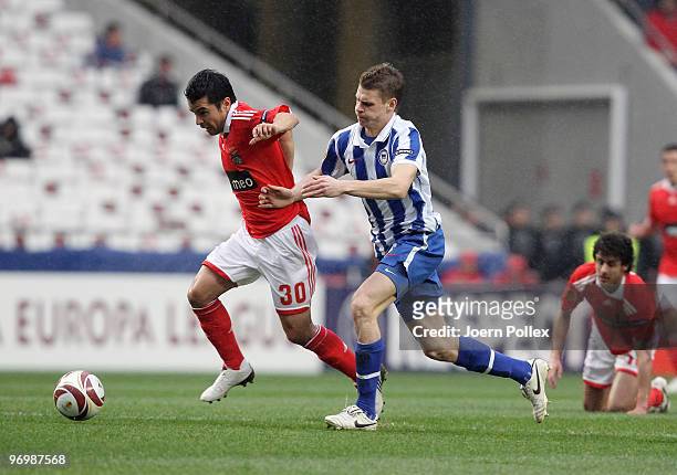 Lukasz Piszczek of Berlin battles for the ball with Javier Saviola of Benfica during the UEFA Europa League knock-out round, second leg match between...