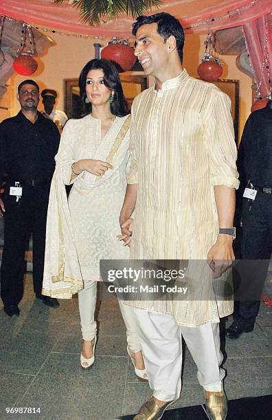 Twinkle and Akshay Kumar at the wedding reception of the daughter of Dr RK Aggarwal in Mumbai on February 21, 2010.